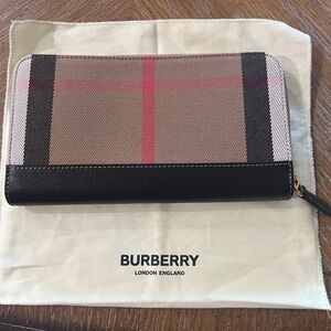 Burberry Beige and Black Zip Wallet